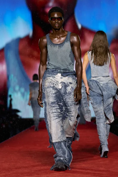 Look 15